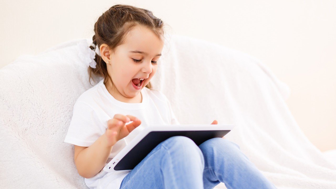 Menghadapi Tantangan Parenting di Era Digital